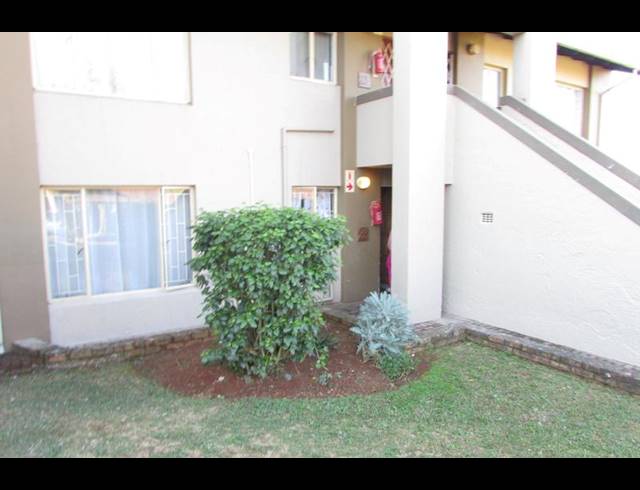 2 BEDROOM TOWNHOUSE FOR SALE IN KINGSVIEW EXT 1